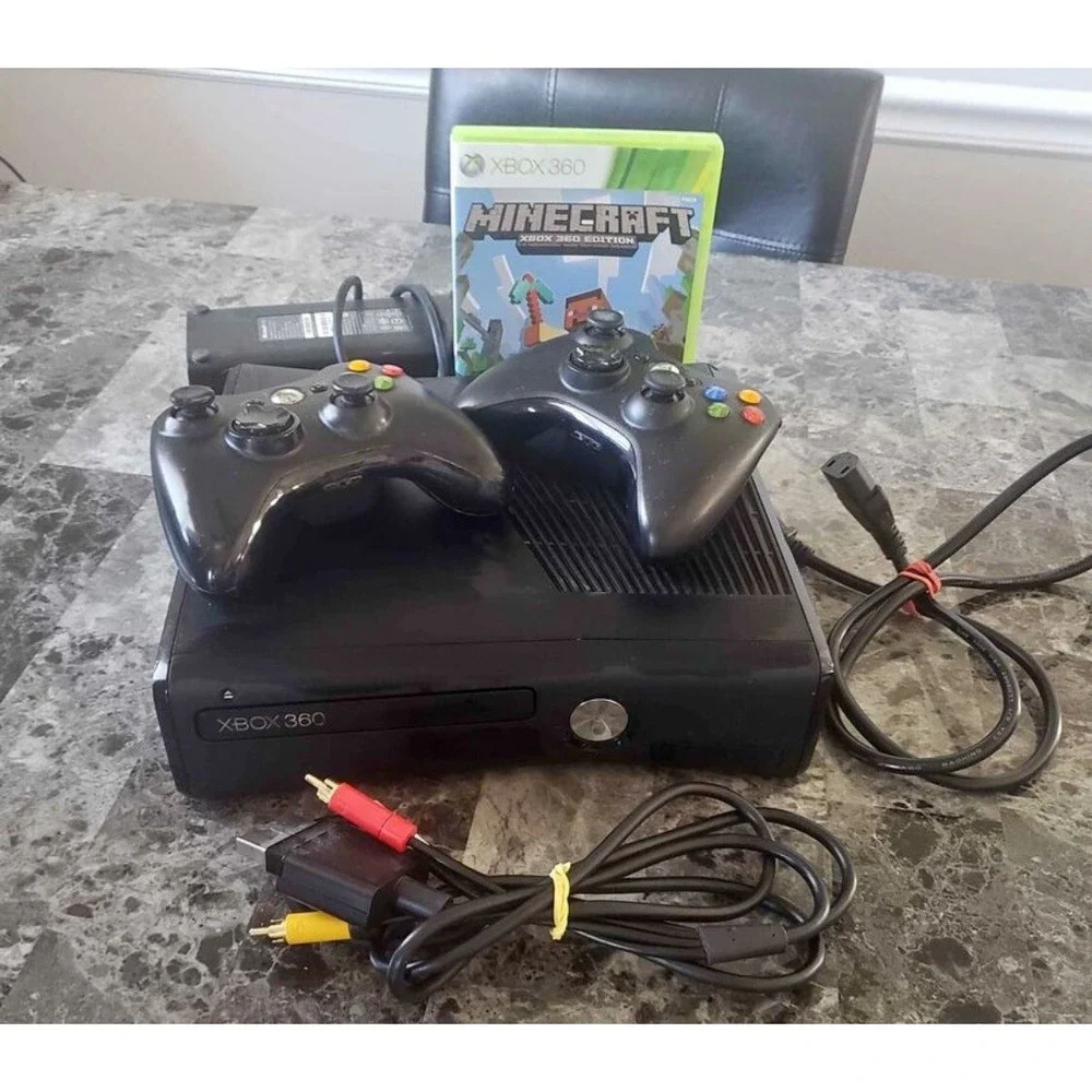 XBOX 360 S Console Black With Minecraft For 360, Power Cord, HDMI. 2 Remotes.